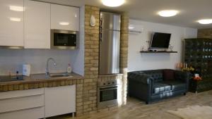 A kitchen or kitchenette at Duna Dráva Vendégház