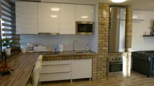A kitchen or kitchenette at Duna Dráva Vendégház