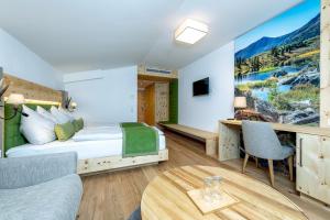 TV a/nebo společenská místnost v ubytování Hotel Schörhof