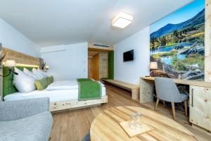 TV a/nebo společenská místnost v ubytování Hotel Schörhof