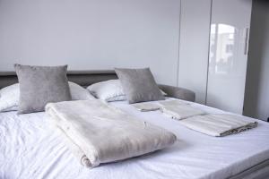 A bed or beds in a room at PEACEFUL PREMIUM Studio Még 34 kép