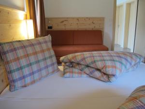 Postel nebo postele na pokoji v ubytování Reitstall und Saloon San Jon