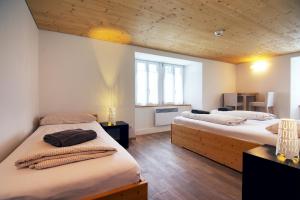 Säng eller sängar i ett rum på Sust Lodge am Gotthard
