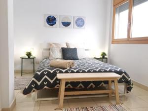 Postel nebo postele na pokoji v ubytování La Cornisa Villa by WaveProperties
