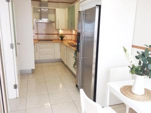 Kuchyň nebo kuchyňský kout v ubytování La Cornisa Villa by WaveProperties