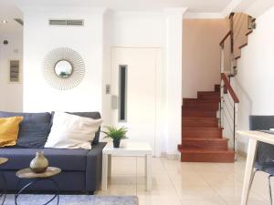 Posezení v ubytování La Cornisa Villa by WaveProperties