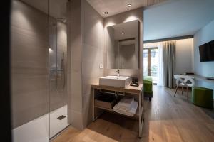 TV a/nebo společenská místnost v ubytování Be Place Adult Friendly Hotel + 37 fotografií