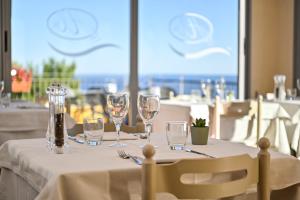 מסעדה או מקום אחר לאכול בו ב-Hotel Liliana Diano Marina