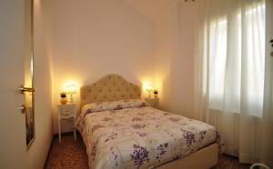 Ένα ή περισσότερα κρεβάτια σε δωμάτιο στο Ca' Alansari +5 φωτογραφίες