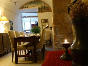 Posezení v ubytování Un Patio en Luberon