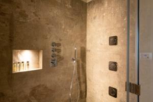 A bathroom at Mastrojanni Relais