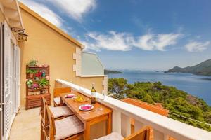a balcony with a table and a view of the water at Apartments More Luxury in Sobra