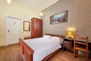 Postel nebo postele na pokoji v ubytování Cossacks Hostel