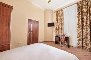 Postel nebo postele na pokoji v ubytování Cossacks Hostel