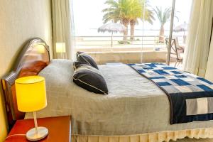 Cama ou camas em um quarto em San Alfonso del Mar Algarrobo