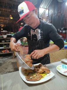 Os clientes hospedados em PP Red Tuna Hut