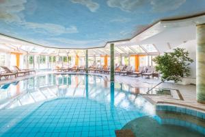 a large swimming pool with a ceiling of glass at Naturparkhotel Adler in Wolfach