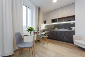 Kuchyň nebo kuchyňský kout v ubytování Harfa Apartments