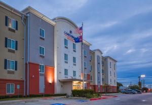 Afbeelding uit fotogalerij van Candlewood Suites Houston I-10 East, an IHG Hotel in Houston