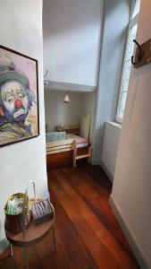 a room with a painting of a clown on the wall at VANILLE CAFE CHOCOLAT in Bagnères-de-Bigorre