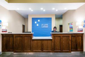Vstupní hala nebo recepce v ubytování Holiday Inn Express Hotel and Suites Monahans I-20 by IHG