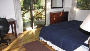 Postel nebo postele na pokoji v ubytování Cielito Sur Bed & Breakfast Inn