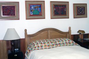 Postel nebo postele na pokoji v ubytování Cielito Sur Bed & Breakfast Inn