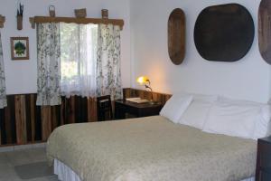 Postel nebo postele na pokoji v ubytování Cielito Sur Bed & Breakfast Inn