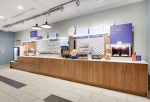 Gallery image of Holiday Inn Express Hotel & Suites Dublin, an IHG Hotel in Dublin