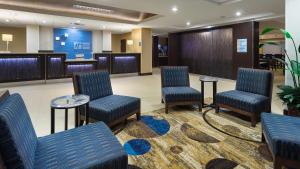 Posezení v ubytování Holiday Inn Express & Suites Midland Loop 250 by IHG