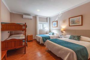 Ένα ή περισσότερα κρεβάτια σε δωμάτιο στο Hotel Sulayr