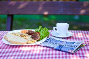 Cibo presso il motel o nelle vicinanze