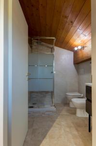 A bathroom at El Canfin