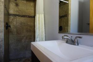 Vannituba majutusasutuses A&A Lake Tahoe Inn