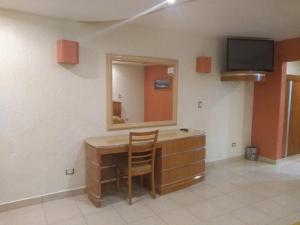 TV a/nebo společenská místnost v ubytování Hotel Jiménez Plaza