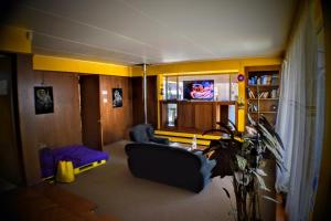TV a/nebo společenská místnost v ubytování Kapai Hostel