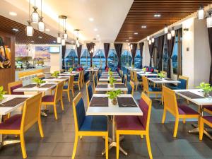 南西贡宜必思酒店餐厅或其他用餐的地方