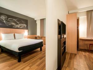 Postel nebo postele na pokoji v ubytování Ibis Setif + 37 fotografií