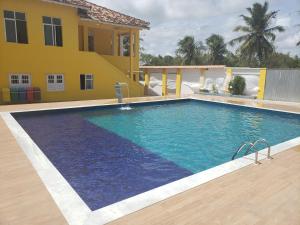 A piscina localizada em Suítes Soure ou nos arredores