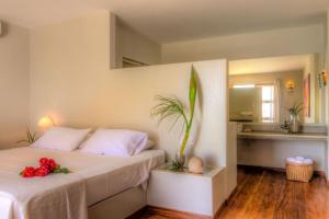 a bedroom with a bed with a plant on it at Sunset Mancora in Máncora