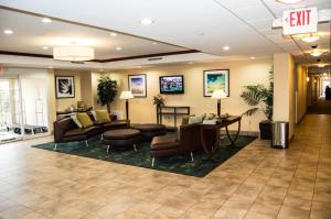 The lobby or reception area at Candlewood Victoria, an IHG Hotel