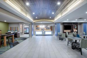 Gallery image of Holiday Inn Express Hotel & Suites Columbus, an IHG Hotel in Columbus