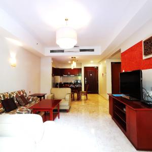 【Amazing】Pool View 2BR Suite @ Pulai Springs Resort的电视和/或娱乐中心