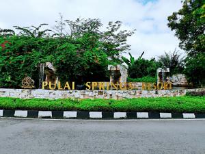 【Amazing】Pool View 2BR Suite @ Pulai Springs Resort外面的花园