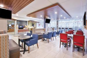 Gallery image of Holiday Inn Express & Suites Grand Rapids Airport North, an IHG Hotel in Grand Rapids
