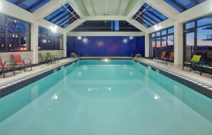a large swimming pool in a hotel room at Holiday Inn Vancouver-Centre Broadway, an IHG Hotel in Vancouver