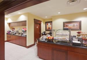 Restaurant o un lloc per menjar a Staybridge Suites Guelph, an IHG Hotel