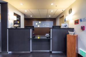 Лобі або стійка реєстрації в Holiday Inn Express Castro Valley