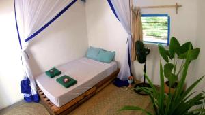 Tempat tidur dalam kamar di Salty's Kitesurf Village