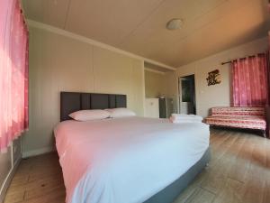 Voodi või voodid majutusasutuse Phalagoon Resort toas